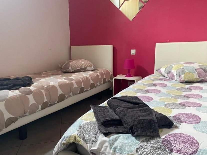 Les Palmiers Apartment Millau Luaran gambar